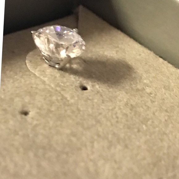 🙀Nadri ~3 CT stud earrings - Picture 5 of 5